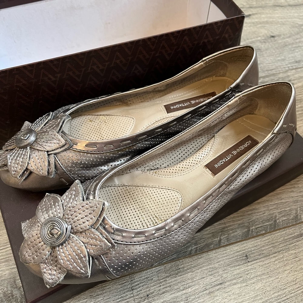 Adrienne Vittadini Silver Flats size 7